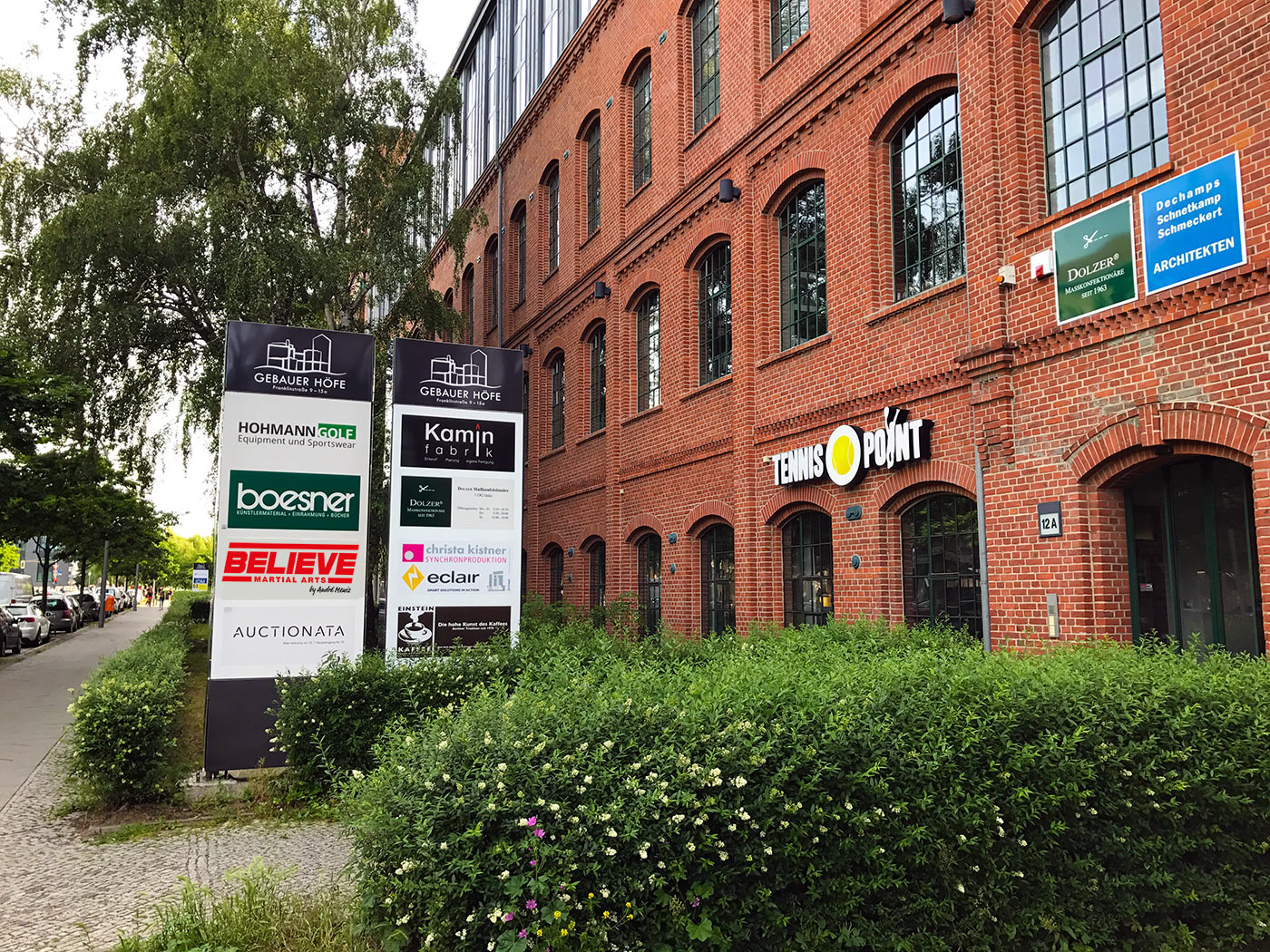 Franklinstraße 12 - Einfahrt auf dem Gewerbehof.